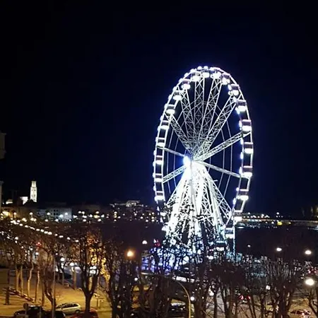 The Admiral House Courtyard Apartmán *