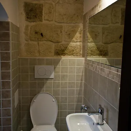 The Admiral House Courtyard Apartmán Bari